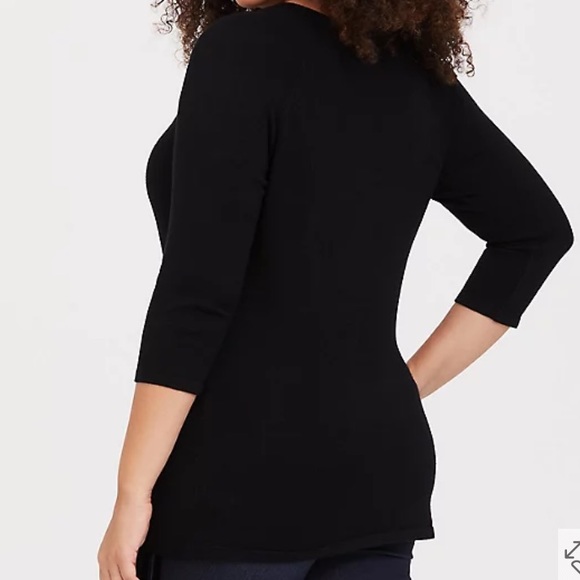 Black Lattice Front Pullover Sweater - Picture 3 of 10